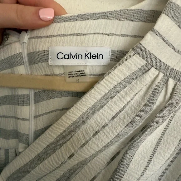 Calvin Klein Gray & White Striped Wrap Midi Dress w/ long sleeves. Size 12 - Picture 3 of 4